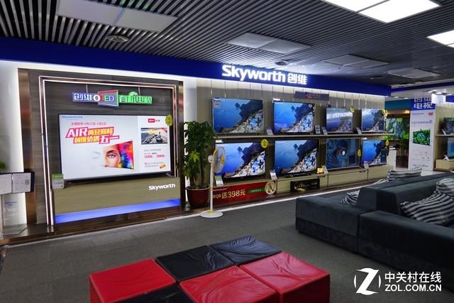 賣場主要柜臺中已經(jīng)很少能看見55寸以下的產(chǎn)品了