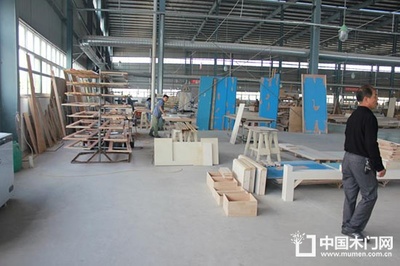 《中國(guó)門(mén)業(yè)專(zhuān)刊》韓漢泉參觀江西楠鑫木業(yè)